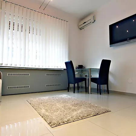 Apartment Centre *
